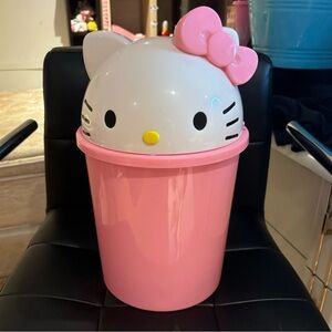 HELLO KITTY TRASH CAN